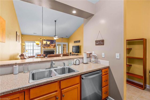 905 Pelican Lane, Clemmons, NC 27012