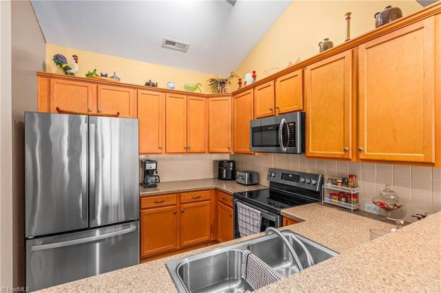 905 Pelican Lane, Clemmons, NC 27012