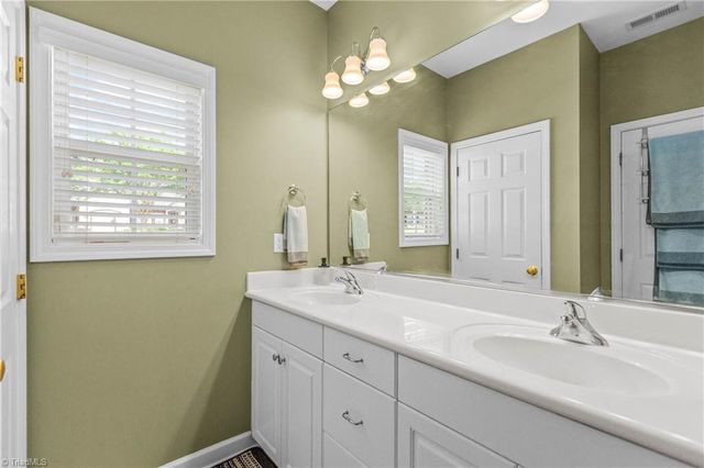 905 Pelican Lane, Clemmons, NC 27012