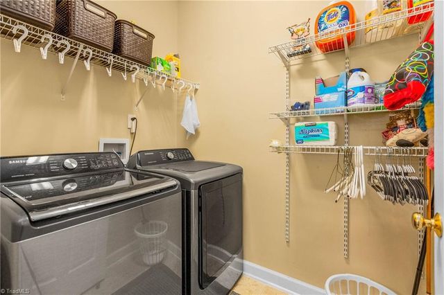 905 Pelican Lane, Clemmons, NC 27012