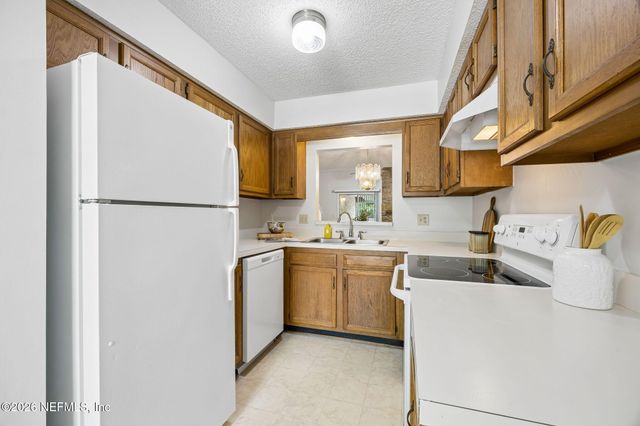 1879 OAK WATER Drive, Jacksonville, FL 32225