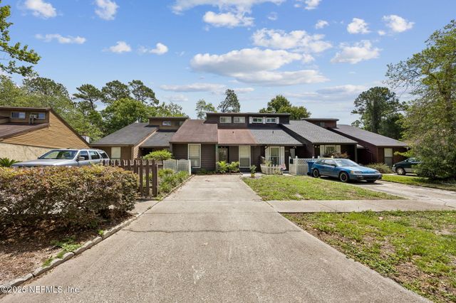 1879 OAK WATER Drive, Jacksonville, FL 32225