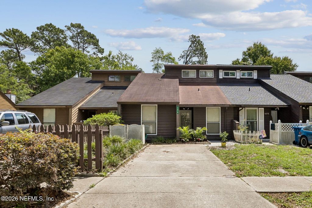 1879 OAK WATER Drive, Jacksonville, FL 32225
