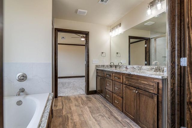 5003 Bella Circle NW, Piedmont, OK 73078