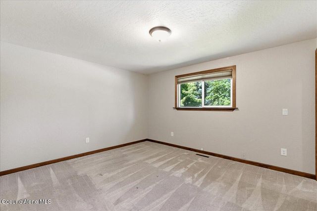 4761 E Woodland DR, Post Falls, ID 83854