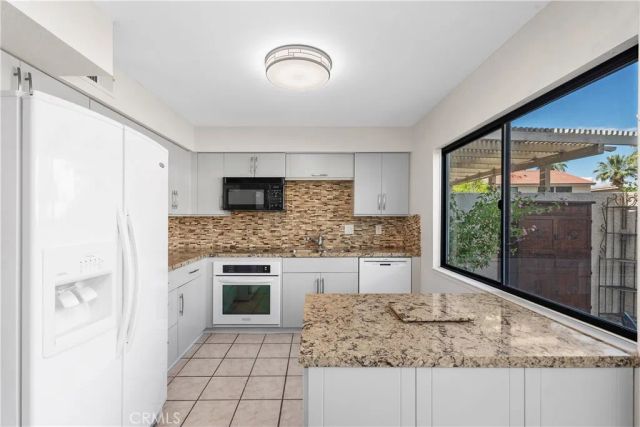 2010 Lawrence Crossley, Palm Springs, CA 92264