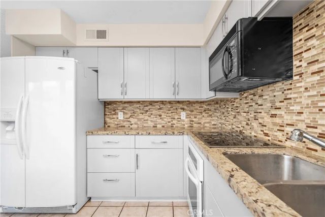 2010 Lawrence Crossley, Palm Springs, CA 92264