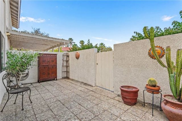 2010 Lawrence Crossley, Palm Springs, CA 92264