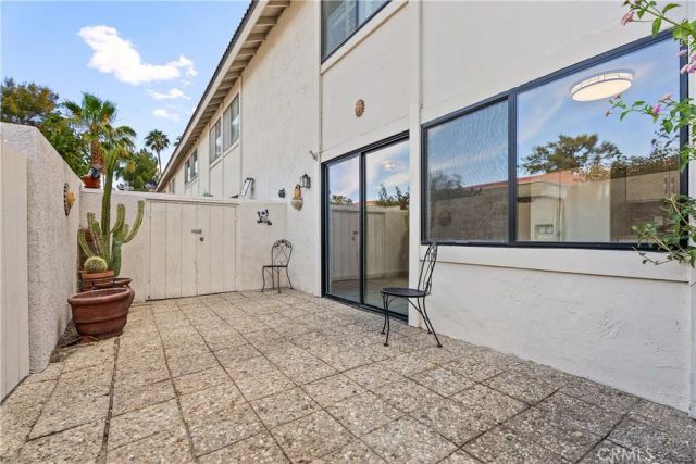 2010 Lawrence Crossley, Palm Springs, CA 92264