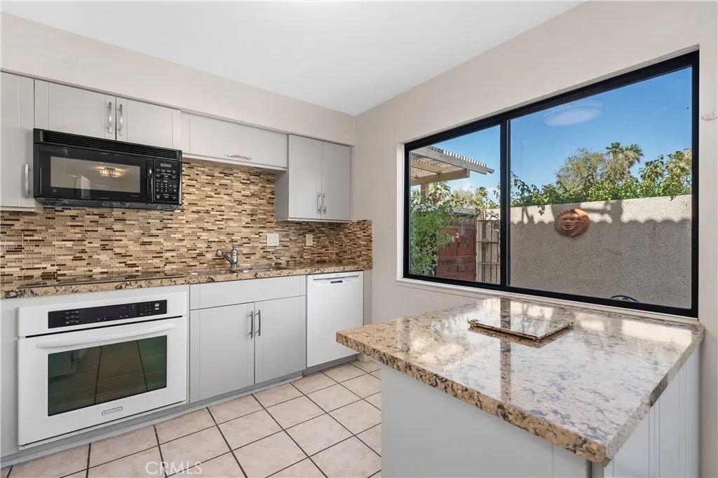 2010 Lawrence Crossley, Palm Springs, CA 92264