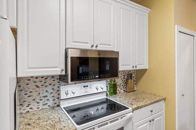 17918 Cobblestone Way, Eden Prairie, MN 55347
