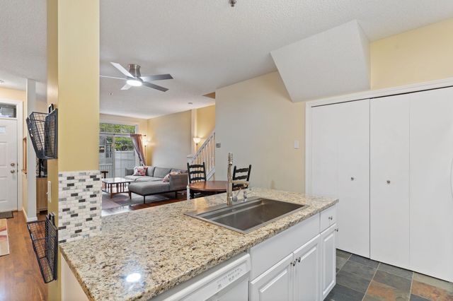 17918 Cobblestone Way, Eden Prairie, MN 55347