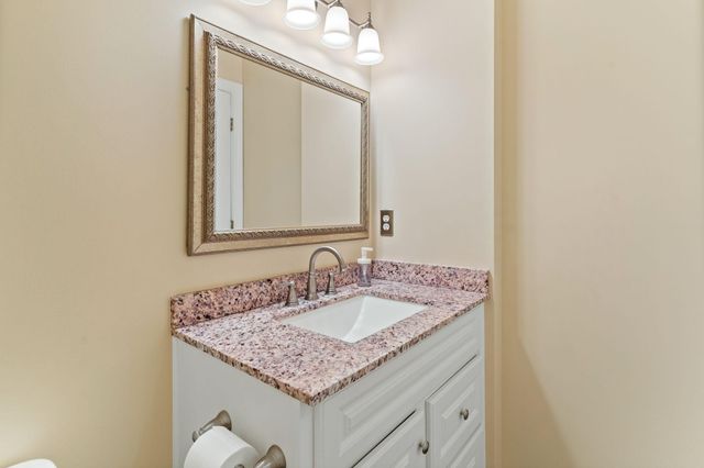 17918 Cobblestone Way, Eden Prairie, MN 55347
