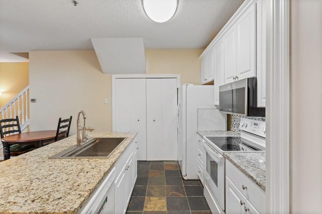 17918 Cobblestone Way, Eden Prairie, MN 55347