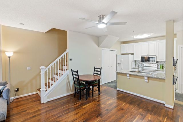 17918 Cobblestone Way, Eden Prairie, MN 55347
