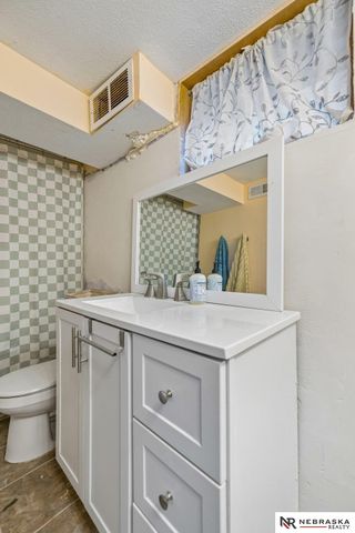 1350 Chautauqua Avenue, Lincoln, NE 68510