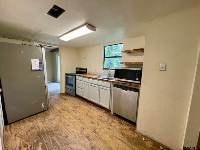 20624 Hewitt Cir, Chandler, TX 75758