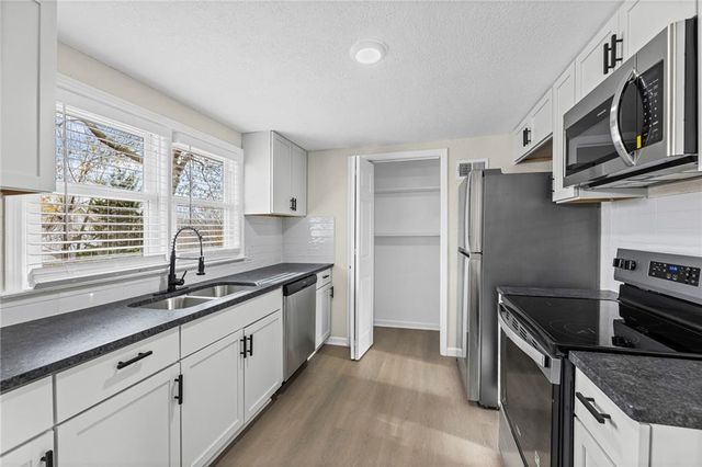 13305 W 51ST Street, Shawnee, KS 66216