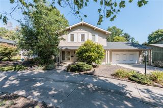 25111 S Woodland Road, Beachwood, OH 44122