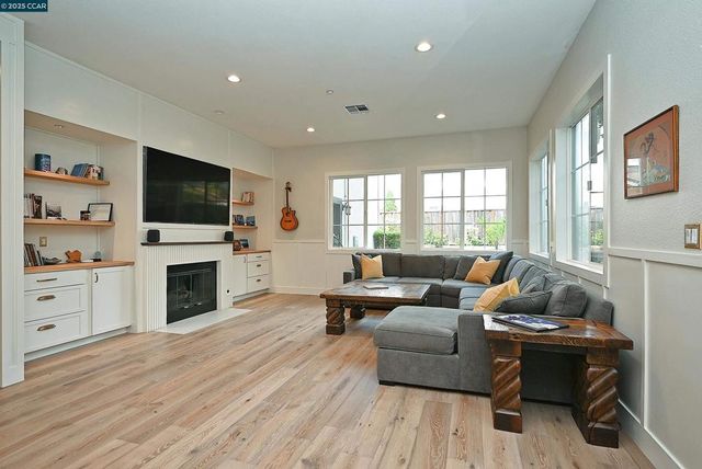 1239 Sunrise Ridge Dr, Lafayette, CA 94549