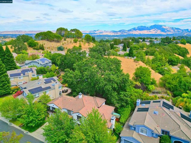 1239 Sunrise Ridge Dr, Lafayette, CA 94549