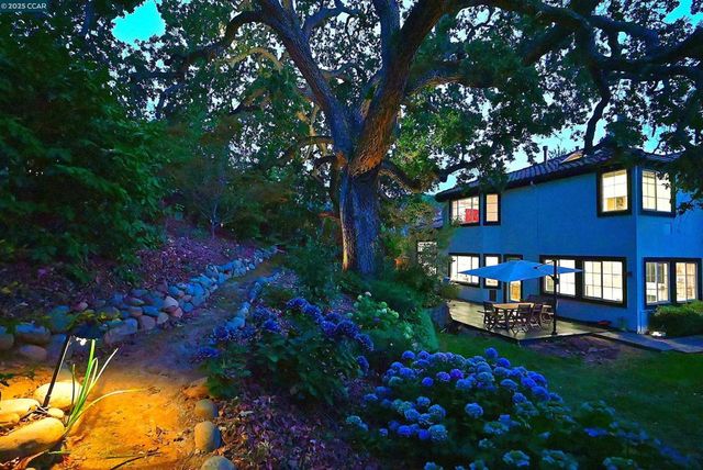 1239 Sunrise Ridge Dr, Lafayette, CA 94549