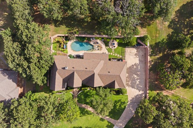 2829 Donnybrook Drive, Burleson, TX 76028