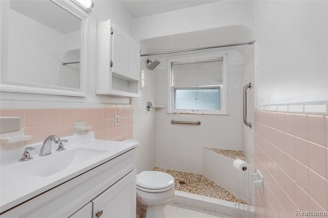 15738 Frazho Road, Roseville, MI 48066