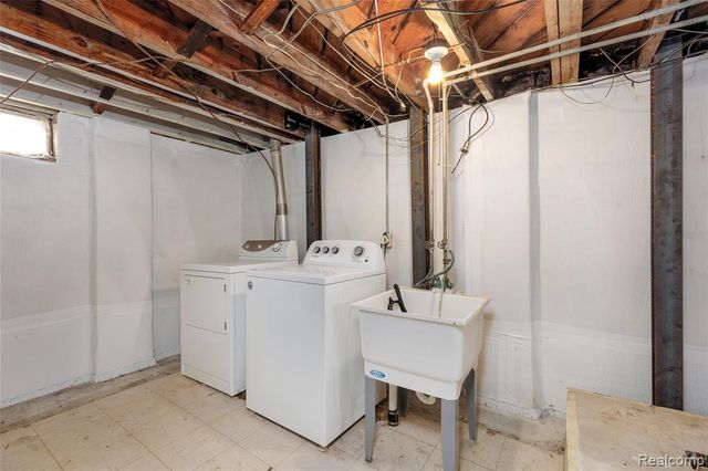 15738 Frazho Road, Roseville, MI 48066