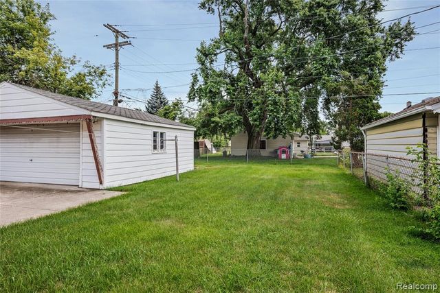 15738 Frazho Road, Roseville, MI 48066