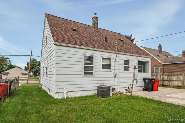 15738 Frazho Road, Roseville, MI 48066