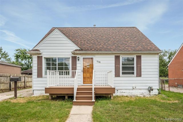 15738 Frazho Road, Roseville, MI 48066