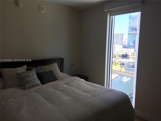 185 SW 7th St 1511, Miami, FL 33130