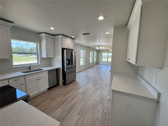 6020 12TH STREET, Zephyrhills, FL 33542