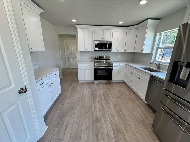 6020 12TH STREET, Zephyrhills, FL 33542