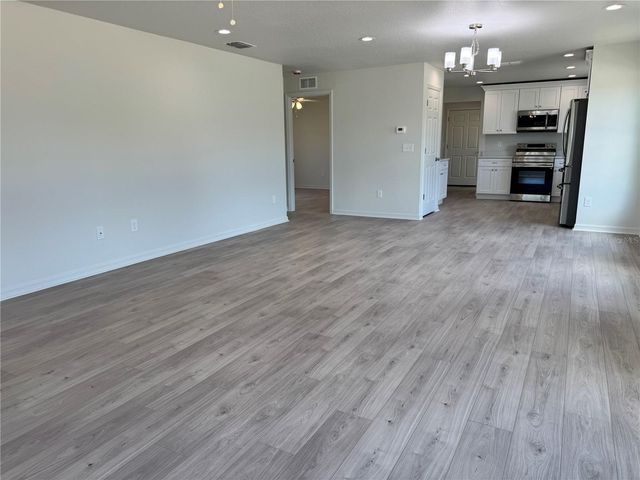 6020 12TH STREET, Zephyrhills, FL 33542