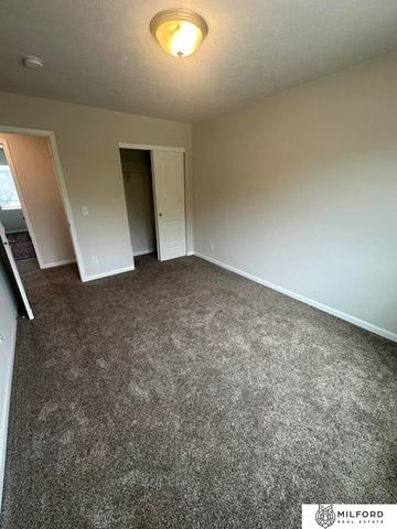 7762 N 87th Street, Omaha, NE 68122