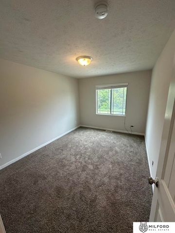 7762 N 87th Street, Omaha, NE 68122