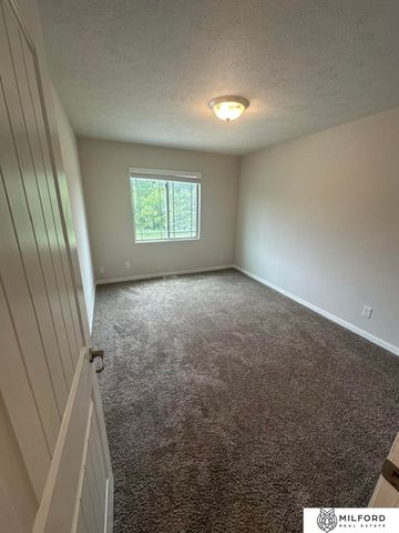 7762 N 87th Street, Omaha, NE 68122