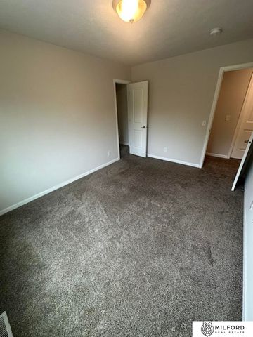 7762 N 87th Street, Omaha, NE 68122