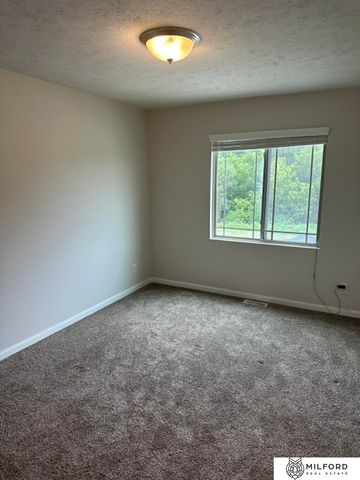 7762 N 87th Street, Omaha, NE 68122