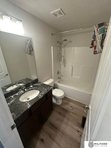 7762 N 87th Street, Omaha, NE 68122