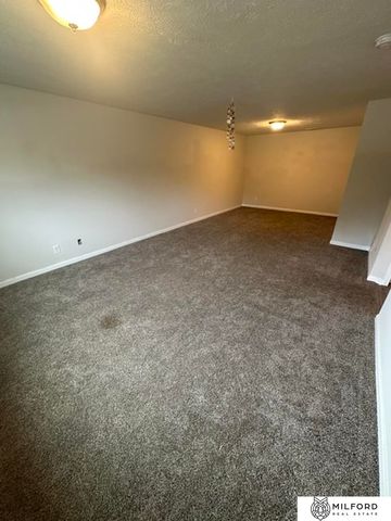 7762 N 87th Street, Omaha, NE 68122
