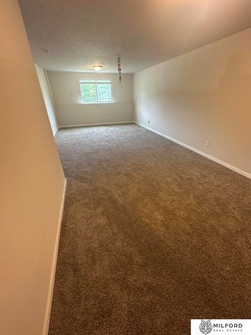 7762 N 87th Street, Omaha, NE 68122