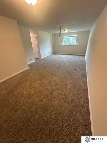 7762 N 87th Street, Omaha, NE 68122