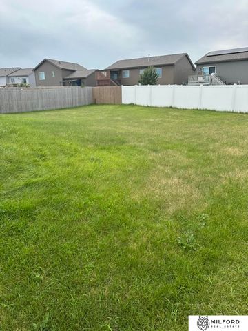 7762 N 87th Street, Omaha, NE 68122