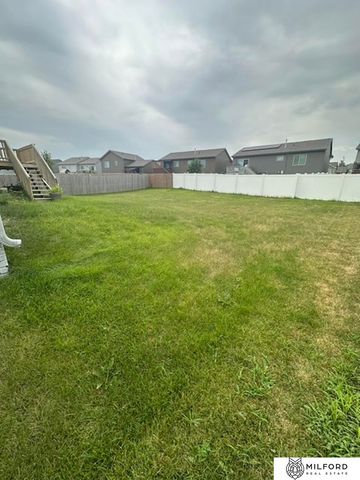 7762 N 87th Street, Omaha, NE 68122