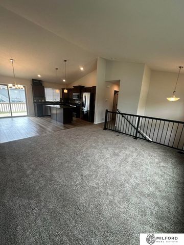 7762 N 87th Street, Omaha, NE 68122