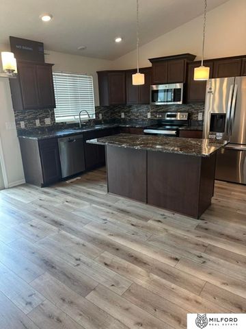 7762 N 87th Street, Omaha, NE 68122