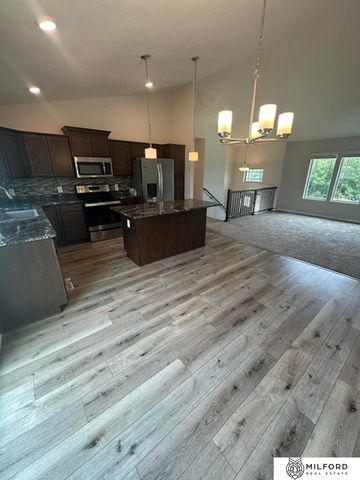 7762 N 87th Street, Omaha, NE 68122